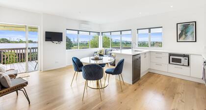 Sensational North Shore Retreat -Netflix