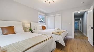 4 bedrooms, iron/ironing board, bed sheets