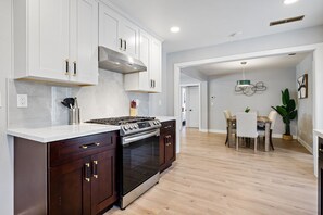 Private kitchen - BRAND NEW! 4B/2B Spacious Home in Redwood City (Redwood City)