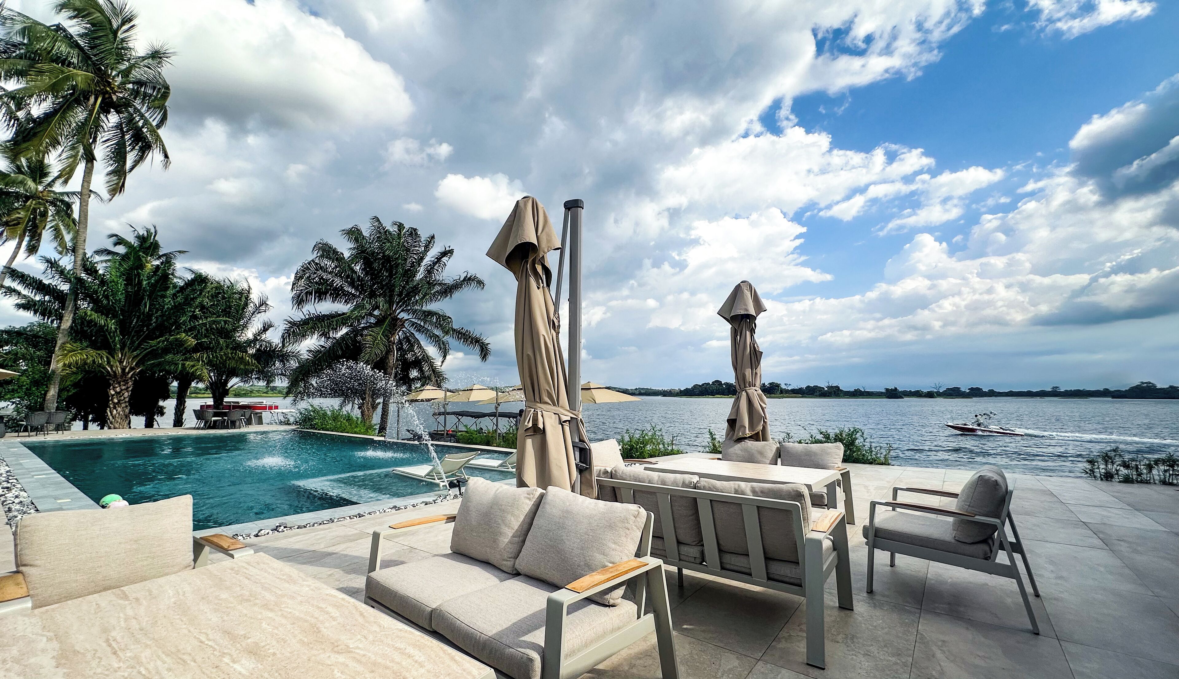 4 個室外泳池；免費小屋、泳池傘