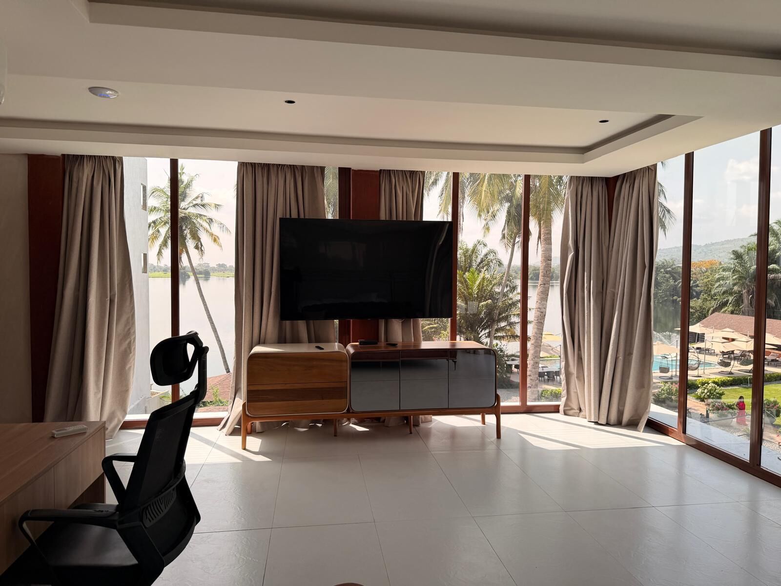 Lakeside Panoramic Room (3 minutes from Main Resort on shores of Volta Lake) | Egyptian cotton sheets, premium bedding, blackout drapes, soundproofing