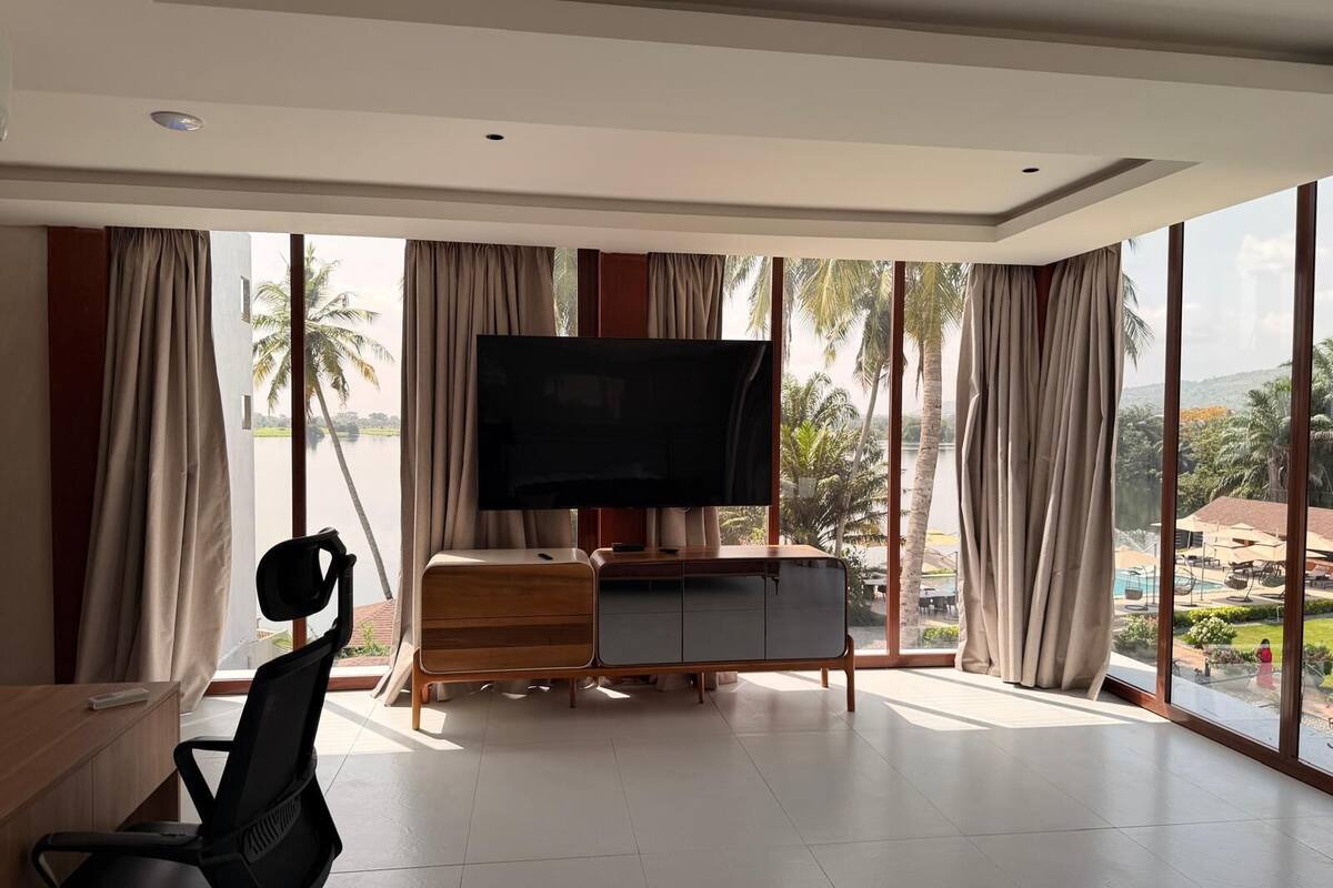 Lakeside Panoramic Room (3 minutes from Main Resort on shores of Volta Lake) | 이집트산 면 시트, 고급 침구, 암막 커튼, 방음 설비