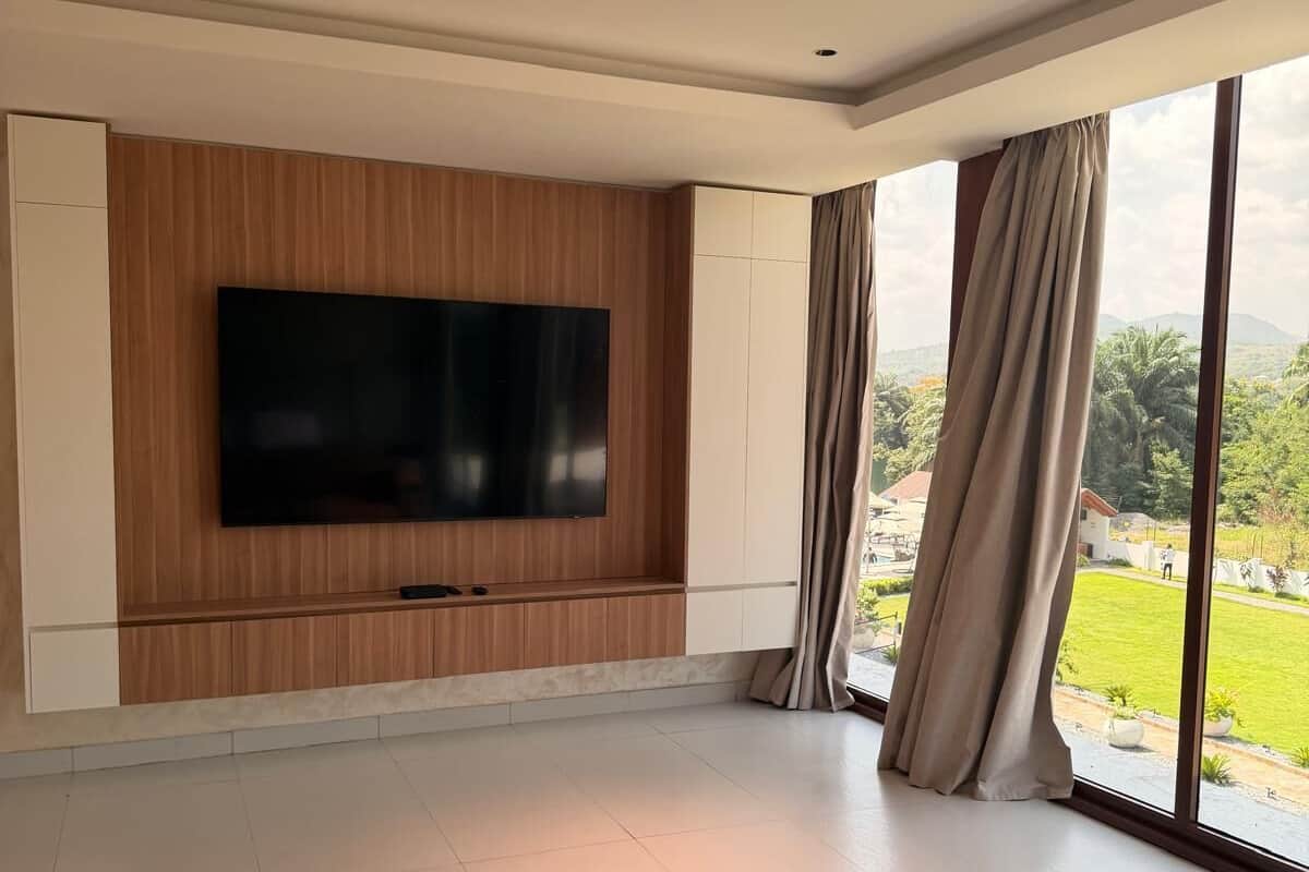 Lakeside Signature Room (3 Minutes from Main Resort on shores of Volta Lake) | Egyptinpuuvillaiset lakanat, ylelliset vuodevaatteet, pimennysverhot