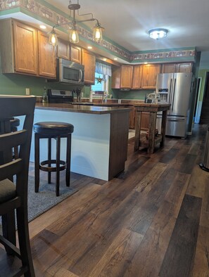 Refrigerador, microondas, horno y lavavajillas 