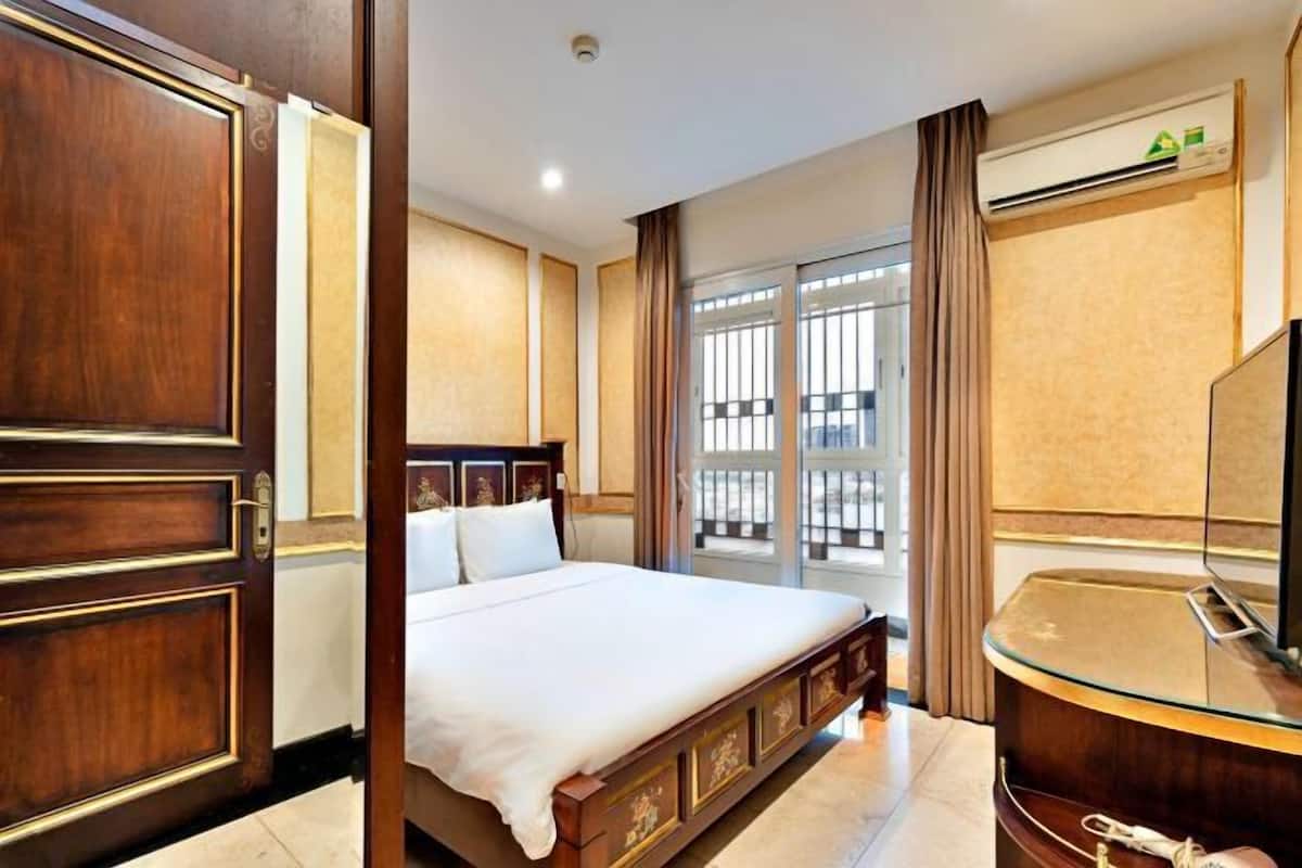 1 bedroom, Egyptian cotton sheets, premium bedding, memory-foam beds