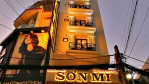 A hotel with a modern design, featuring a prominent entrance with a staircase leading to the lobby. - S79 Son Mi 839 Le Hong Phong Street (Ho Chi Minh City)