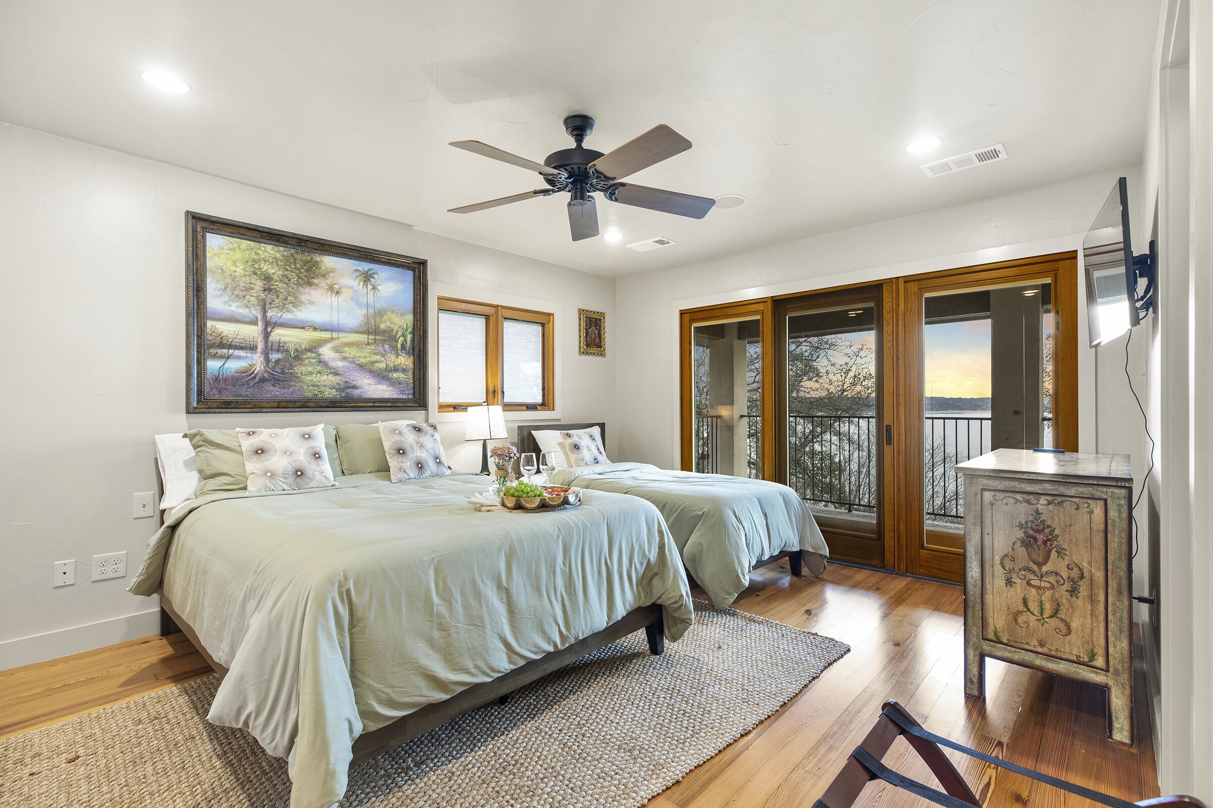 Villa Lucia! Belton Lake View, Hot Tub, Fire Pit, Luxury Villa