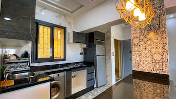 Refrigerador, microondas, horno, placa de cocina