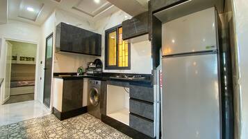 Refrigerador, microondas, horno, placa de cocina