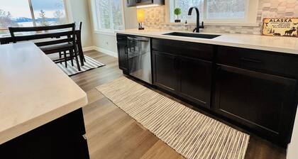 New! Gorgeous Getaway with Bay and Mountain Views and Soaking Tub.