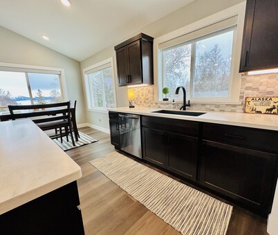 New! Gorgeous Getaway with Bay and Mountain Views and Soaking Tub.