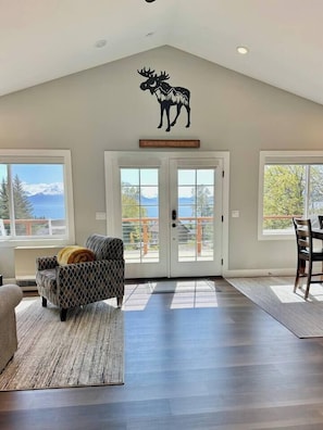 Smart TV, fireplace - Spacious Beautiful home w/ Mountain Bay Views (Homer)