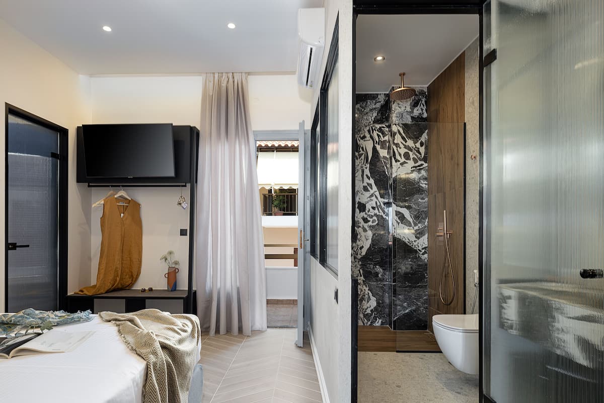Deluxe Double Room, Non Smoking, Jetted Tub