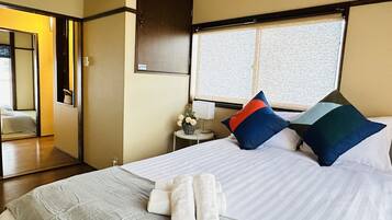 Comfort House | 2 bedrooms, desk, laptop workspace, blackout drapes