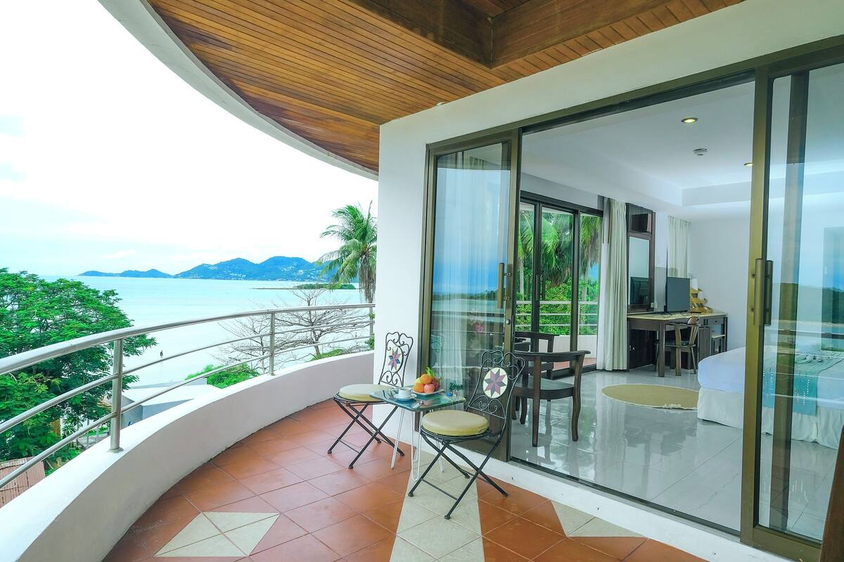 Deluxe Seaview | 迷你吧、客房内保险箱、办公桌、遮光窗帘