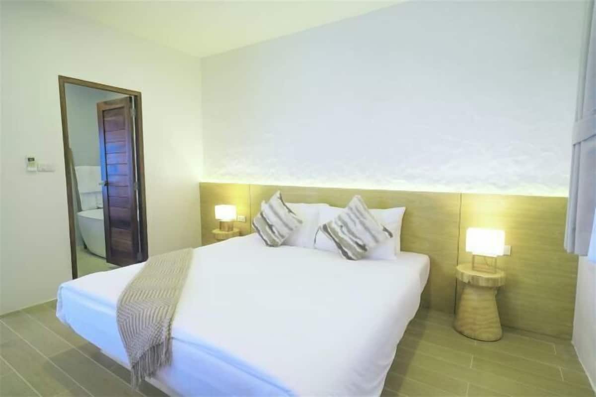 Minibar, in-room safe, desk, blackout drapes