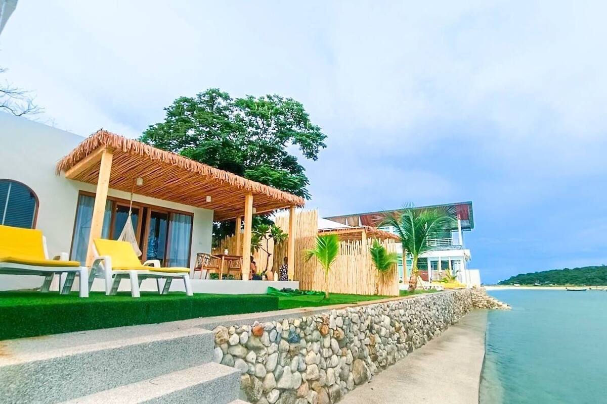 Grand Private Beachfront Villa | 迷你吧、客房内保险箱、办公桌、遮光窗帘