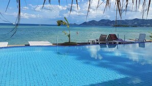 A clear blue pool with a view of the sea and mountains in the background. - Smile Samui Chaweng Beach Front Resort (Koh Samui)