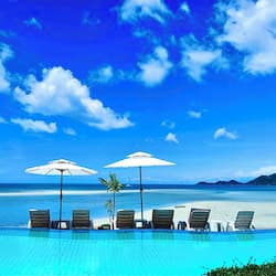 在海滩、白沙