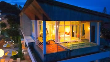 Beachfront Pool Suit | Sacada
