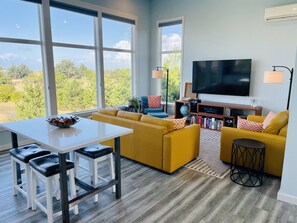 Smart TV, books, stereo - Sunsets, Ocean Views + Beach Path! (Grayland)