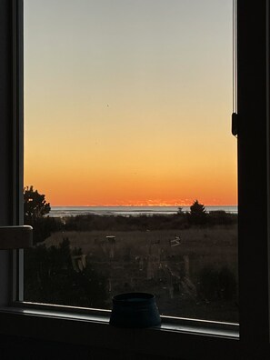 Interior - Sunsets, Ocean Views + Beach Path! (Grayland)