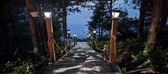 Lakefront tranquil chalet with spa near all outdoor activities