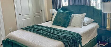 1 chambre, bureau, fer et planche Ă repasser, lit parapluie