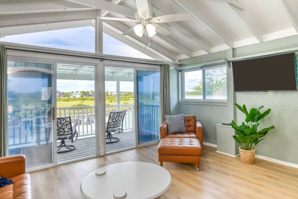 Smart TV, fireplace, table tennis