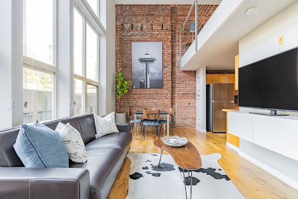 Smart TV - Modern Loft in the Heart of Seattle (Seattle)