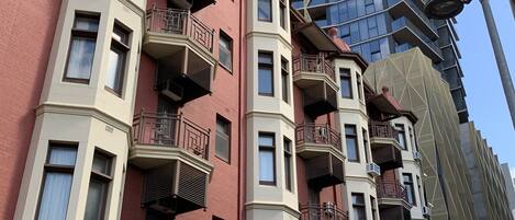 المنشأة من الخارج