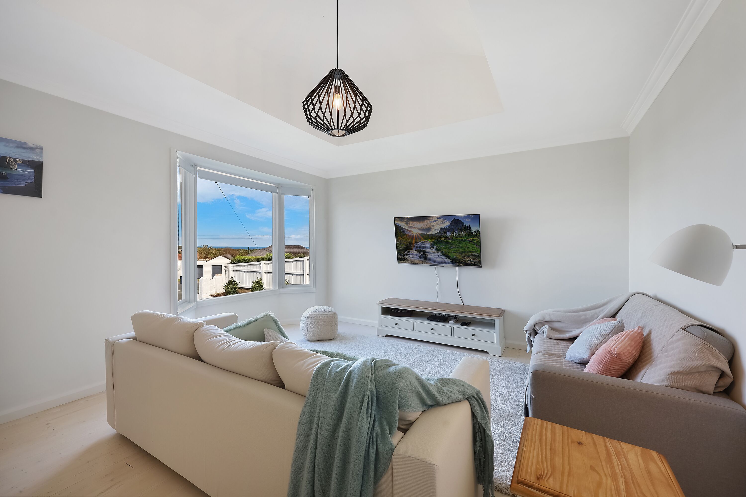 Light & bright home ready to enjoy