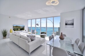 Flat-screen TV - Icon 2B/2B Ocean, Free Pool Spa HotTub (Miami)