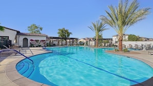 A swimming pool with clear blue water, surrounded by lounge chairs and palm trees. - Prime PGA West Escape, Pool, BBQ and Patio (La Quinta)