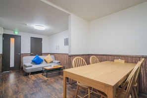Classic-Haus | Essbereich im Zimmer