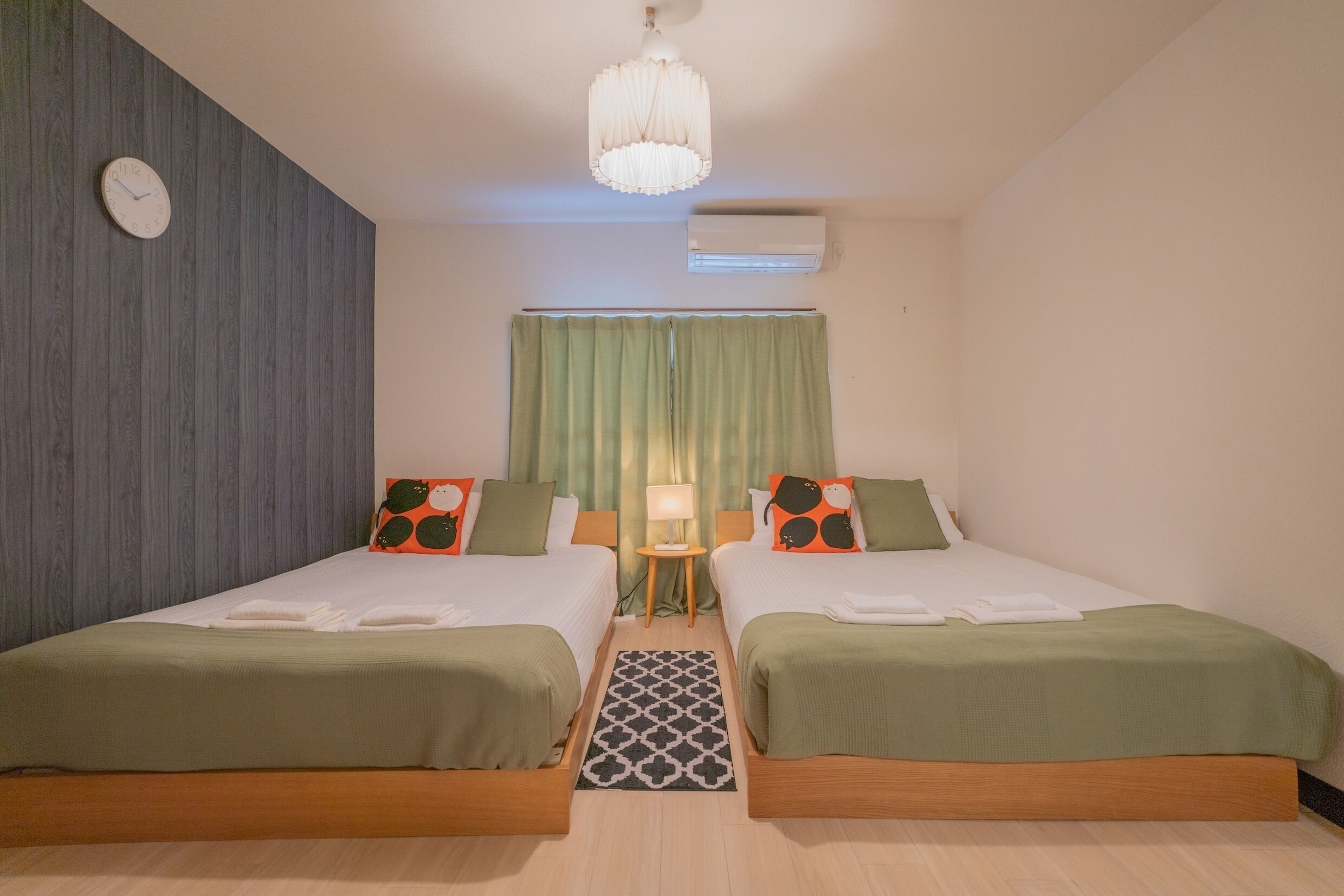 Klassiek huis | Een bureau, een laptopwerkplek, verduisterende gordijnen, gratis wifi