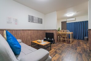 Classic House | Living area | 24-inch flat-screen TV with cable channels - shitiao (Kyoto)