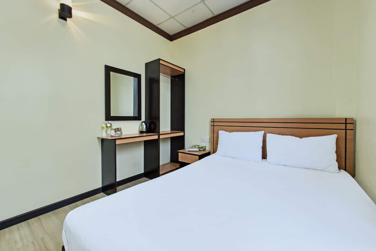 WiFi (free), bed sheets