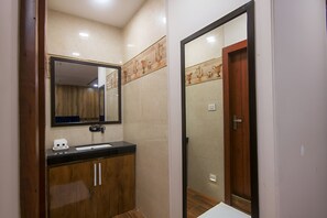 Bathroom - Hotel Shivaay (Dharamshala)