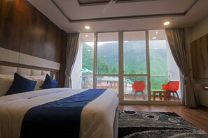 Select Comfort beds, free WiFi, bed sheets - Hotel Shivaay (Dharamshala)