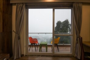 Select Comfort beds, free WiFi, bed sheets