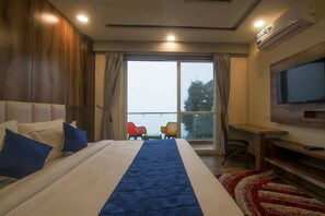 Select Comfort beds, free WiFi, bed sheets - Hotel Shivaay (Dharamshala)
