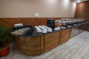 Daily buffet breakfast (INR 400 per person)