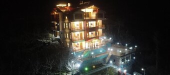 Wood Crista Retreat by Park Tree