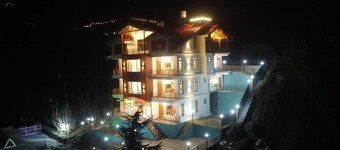 Wood Crista Retreat by Park Tree