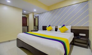 Standard Room | Desk - Itsy Hotels Prince Regency (Pune)