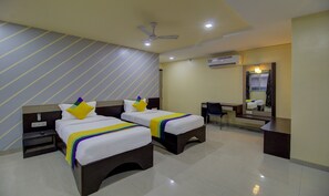 Deluxe Room | Desk - Itsy Hotels Prince Regency (Pune)