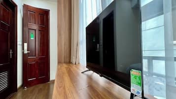 Family Triple Room | Pillowtop beds, minibar, individually decorated, individually furnished