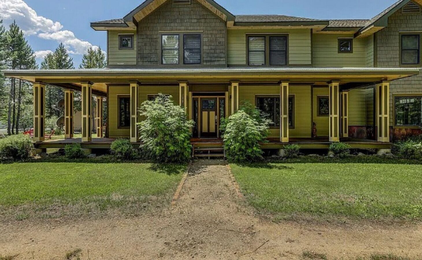 12 guests - 4+ bedrooms - 8 beds - 5+ bathrooms