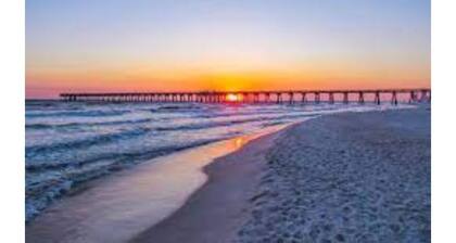 Comfortable Country House w/ AC + Private Bathroom